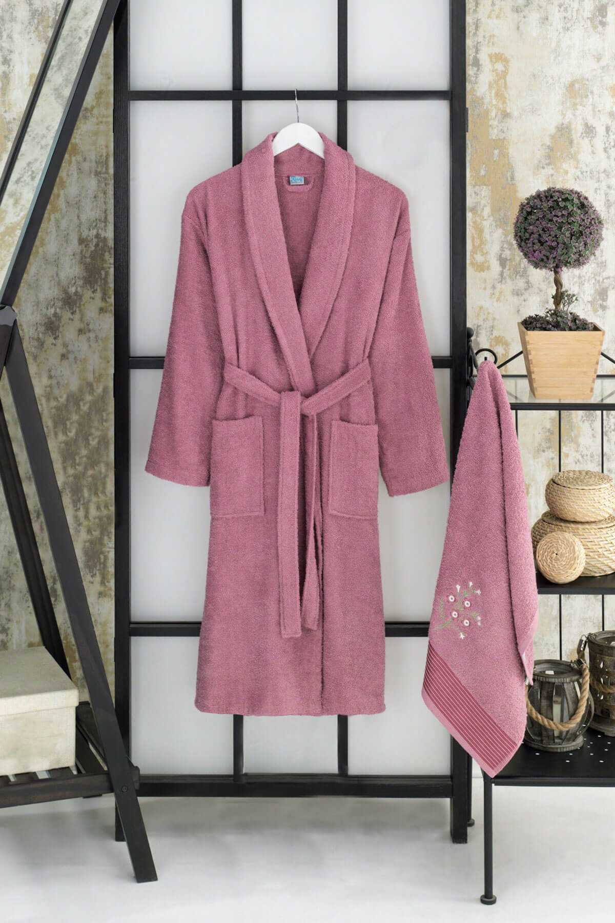 Kadın Havlulu Banyo Bornoz Takımı Pamuklu Mürdüm Kadın Havlulu Banyo Bornoz Takımı Pamuklu Mürdüm