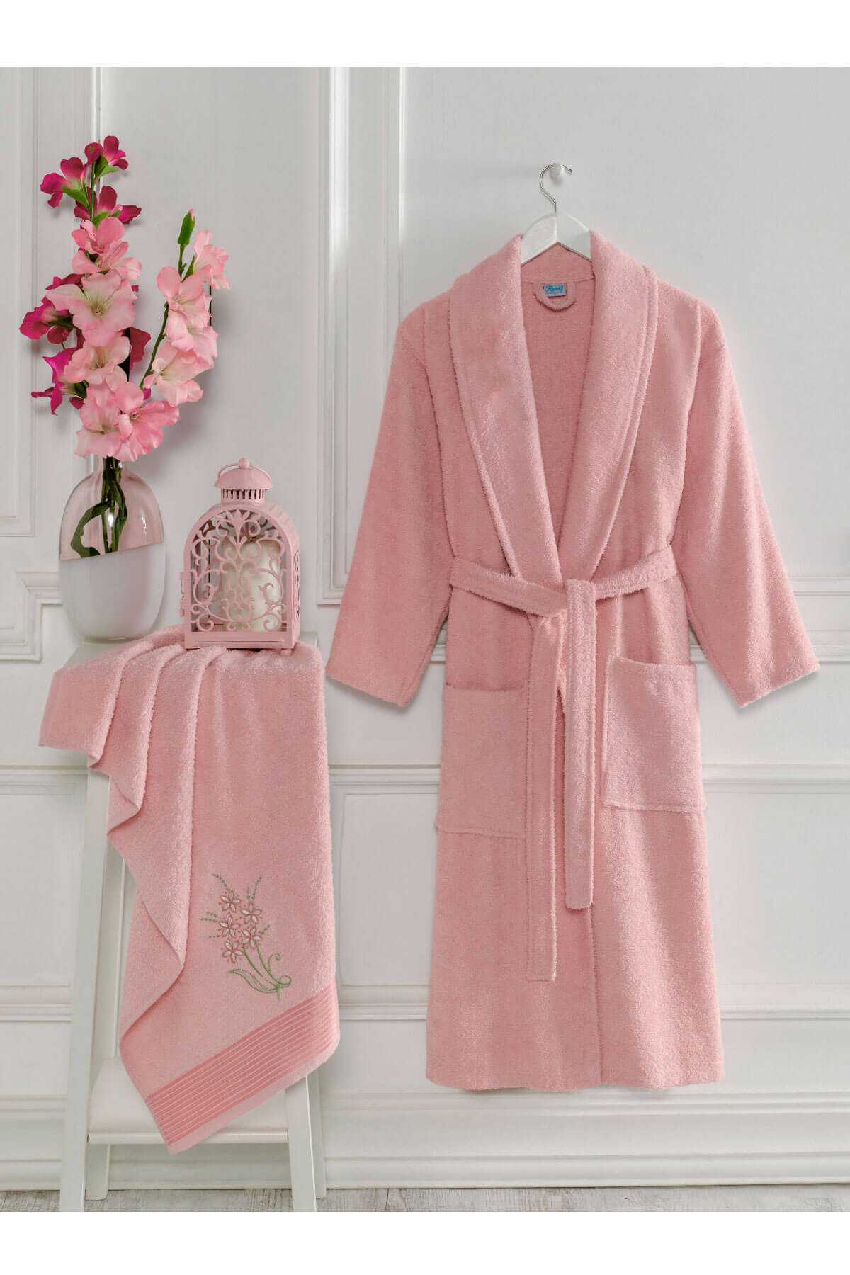 Kadın Havlulu Banyo Bornoz Takımı Pamuklu Pembe Kadın Havlulu Banyo Bornoz Takımı Pamuklu Pembe