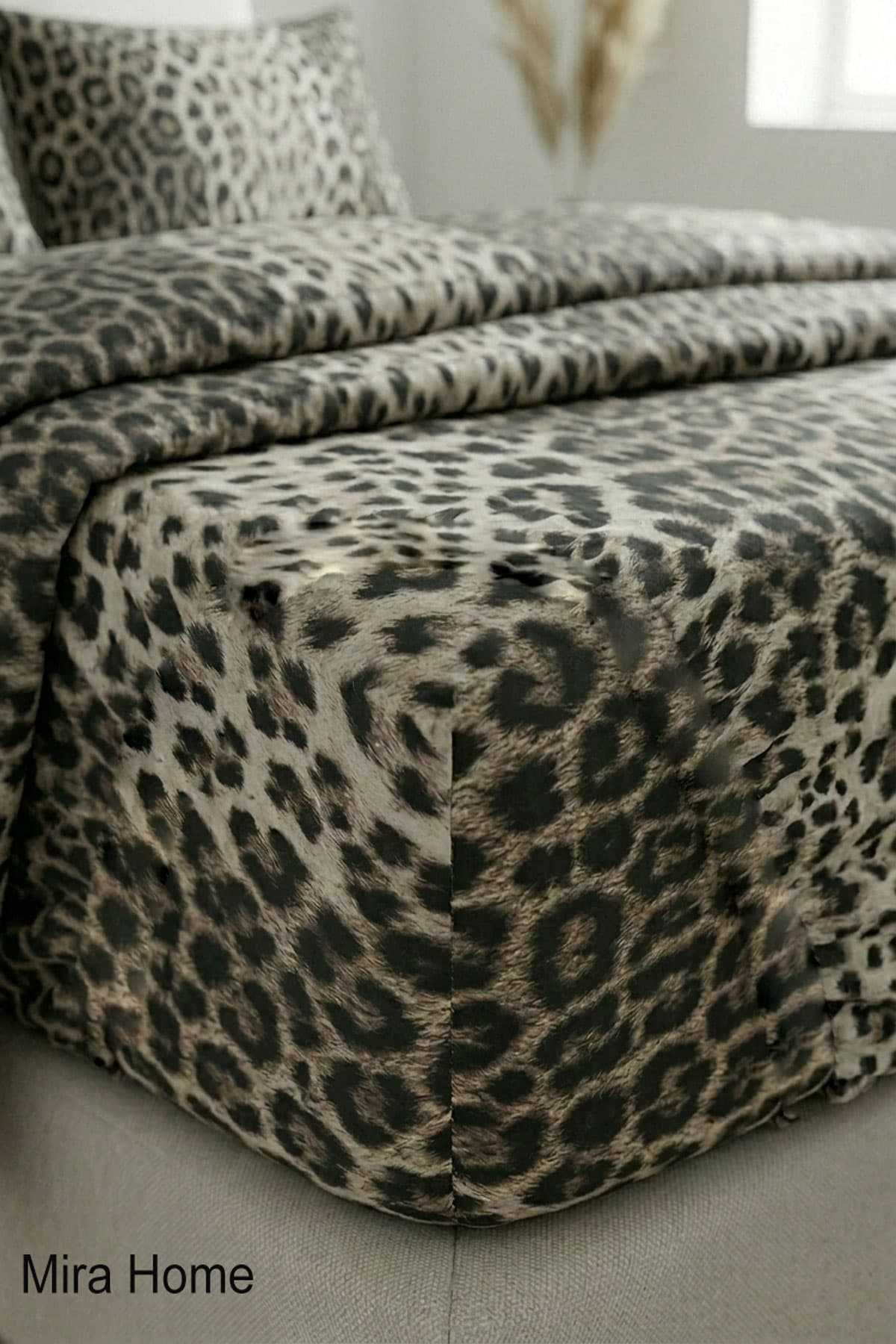 Leopar Desenli Pamuklu Lastikli Çarşaflı Battal Boy Nevresim Takımı (180x200 Cm)