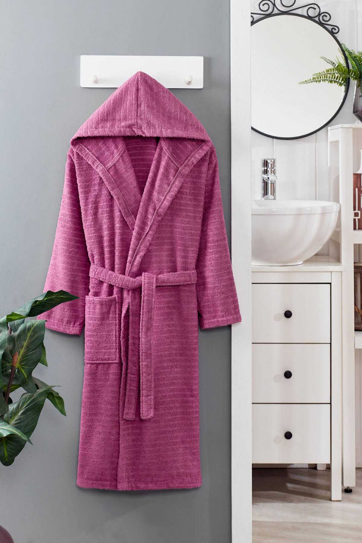 Kapüşonlu Unisex Banyo Bornozu %100 Soft Pamuklu Mürdüm Kapüşonlu Unisex Banyo Bornozu %100 Soft Pamuklu Mürdüm